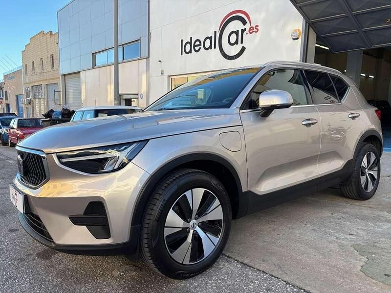 Beige Usado 2023 Volvo XC40 Core SUV | 31.490 € (Precio justo) - Imagen 1/4