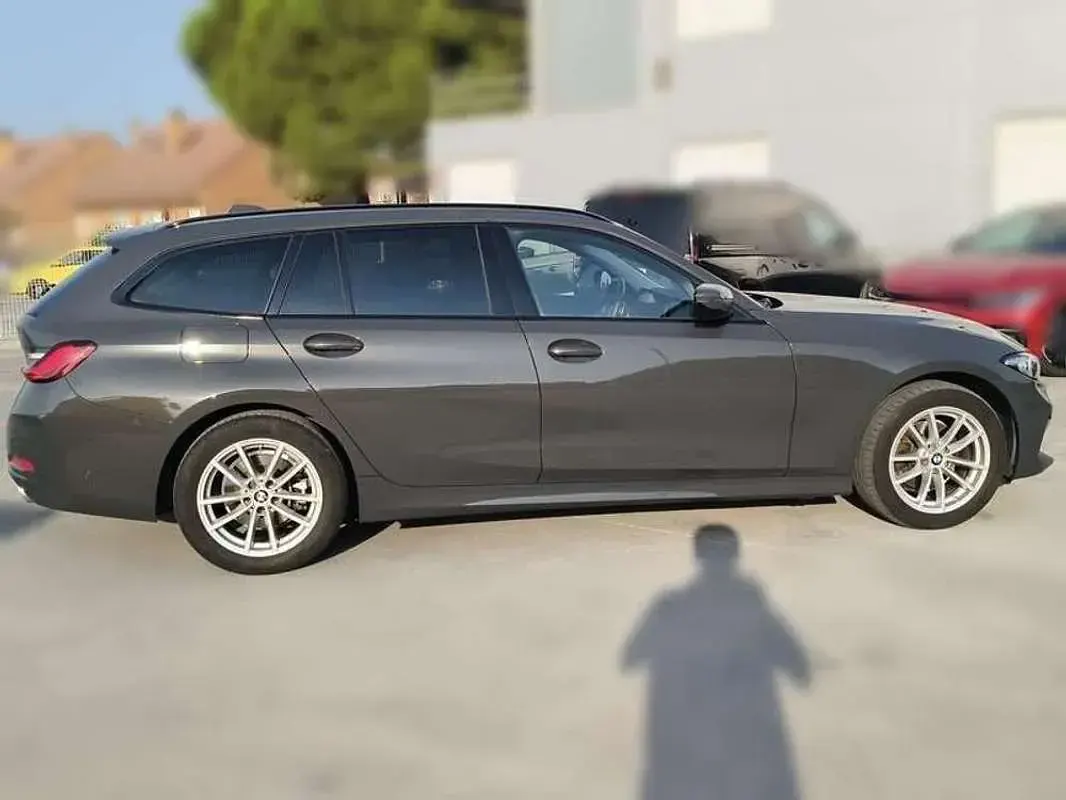 Usado BMW 320 190 CV (139 kW) 2023 Gris Familiar