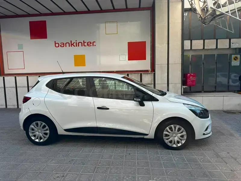 Usado Renault Clio IV Business 76 CV (55 kW) 2019 Blanco Berlina