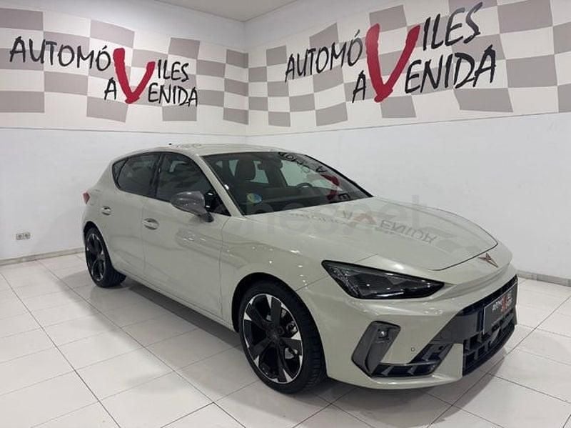 Usado Cupra Leon 150 CV (110 kW) 2024 Gris / plata Berlina