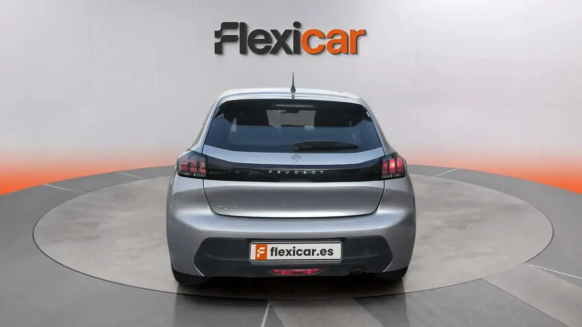 Usado Peugeot 208 Active 101 CV (74 kW) 2023 Gris Utilitario