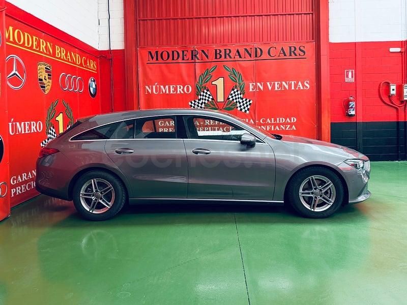 Usado Mercedes CLA200 Shooting Brake 150 CV (110 kW) 2021 Gris / plata Familiar