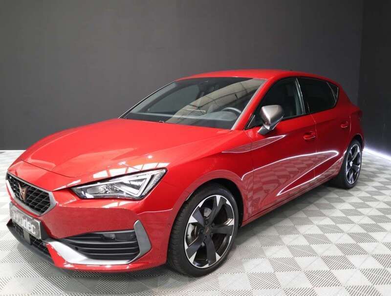 Begagnad Cupra Leon 150 HK (110 kW) 2024 Röd Halvkombi