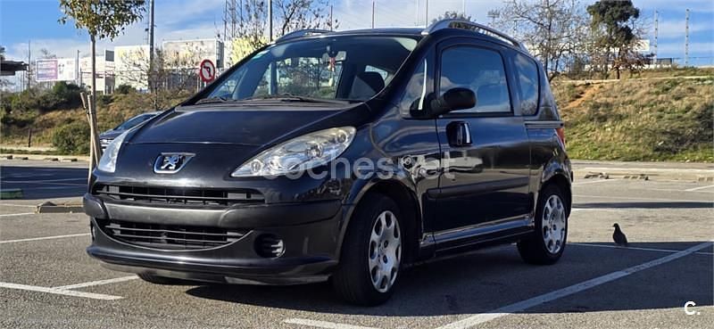 Usado Peugeot 1007 90 CV (66 kW) 2006 Negro Monovolumen