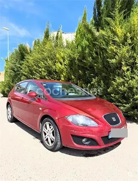 Usado Seat Leon Reference 105 CV (77 kW) 2010 Granate Utilitario