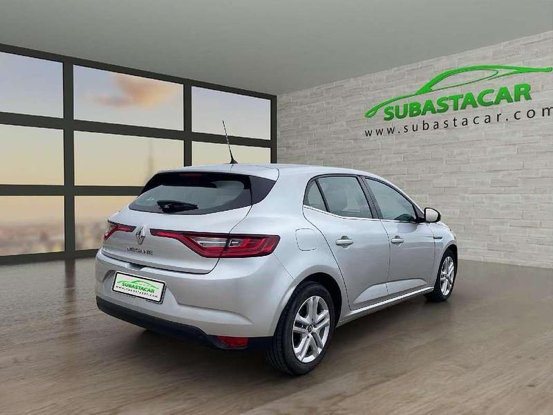 Usado Renault Mégane IV Business 116 CV (85 kW) 2019 Plateado Berlina