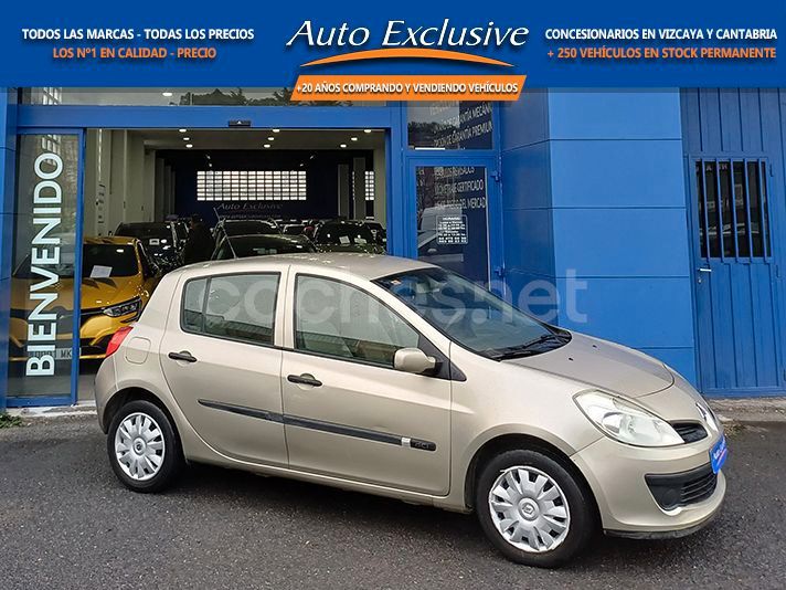 Beige Usado 2010 Renault Clio II Expression Berlina | 5490 € (Precio justo) - Imagen 1/4