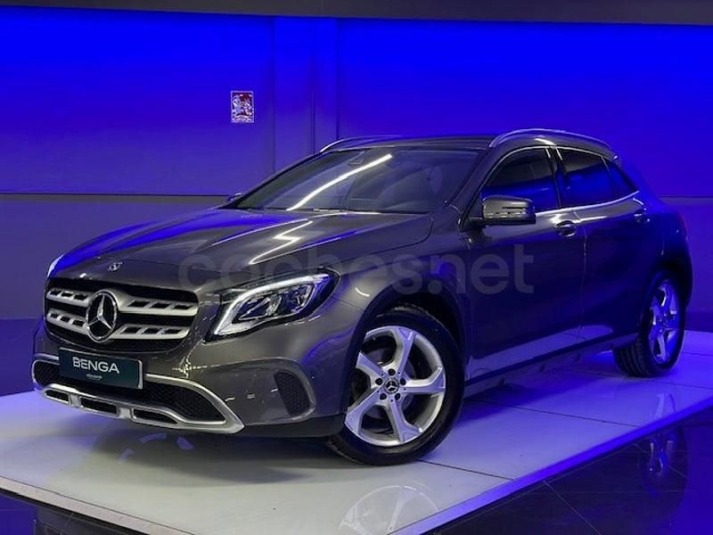 Usado Mercedes GLA180 122 CV (89 kW) 2019 Gris / plata SUV