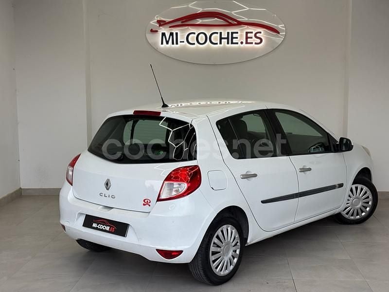 Usado Renault Clio GrandTour Exception 85 CV (62 kW) 2010 Blanco Familiar