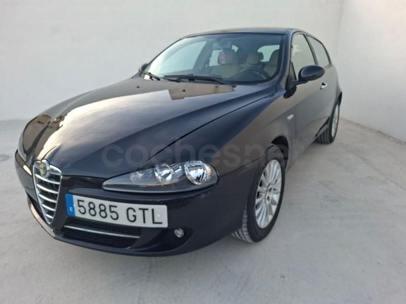 Usado Alfa Romeo 147 Progression 120 CV (88 kW) 2009 Negro Utilitario