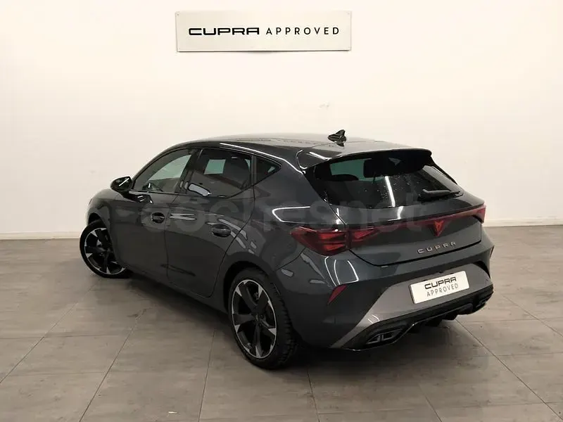 Używany Cupra Leon 150 KM (110 kW) 2024 Szary Sedan/Limuzyna
