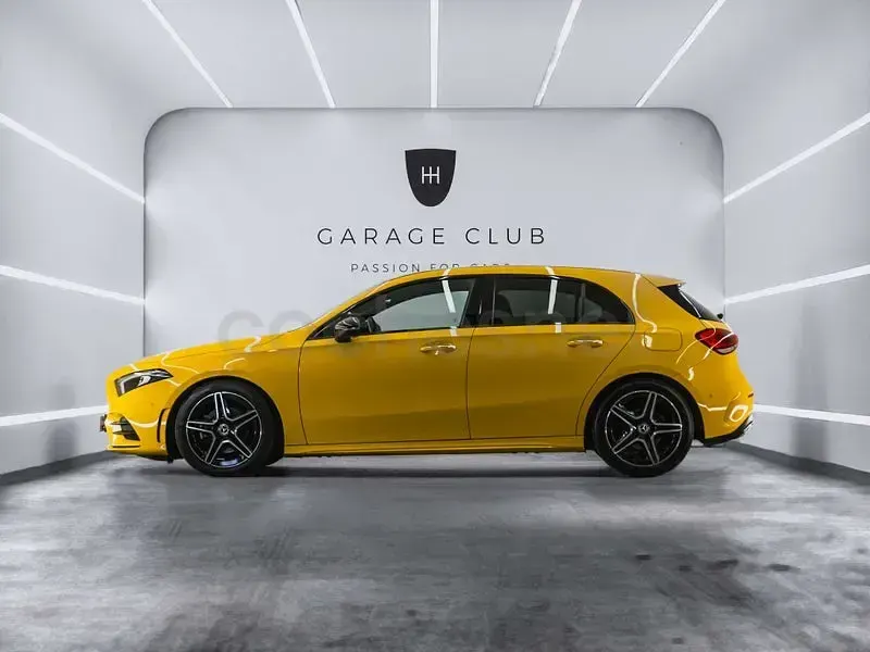 Begagnad Mercedes A180 AMG line 136 HK (100 kW) 2021 Gul Sedan