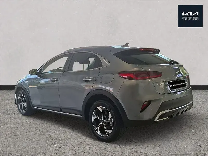 Usado Kia XCeed 140 CV (102 kW) 2025 Gris / plata SUV