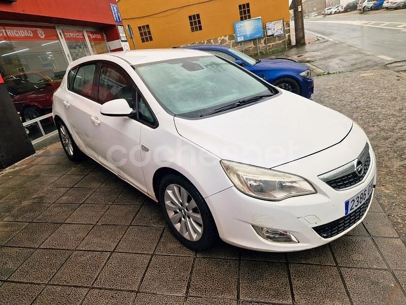 Usado Opel Astra Enjoy 110 CV (80 kW) 2010 Blanco Berlina