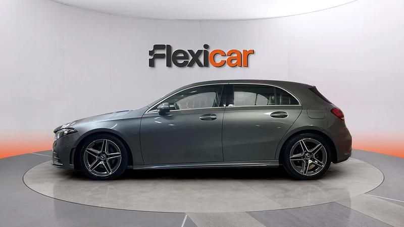 Usado Mercedes A180 116 HP (85 kW) 2019 Cinzento Sedan