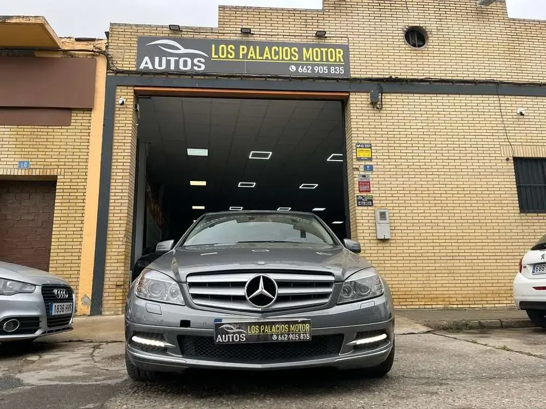 Käytetty Mercedes C200 Executive 136 HP (100 kW) 2011 Harmaa Sedan