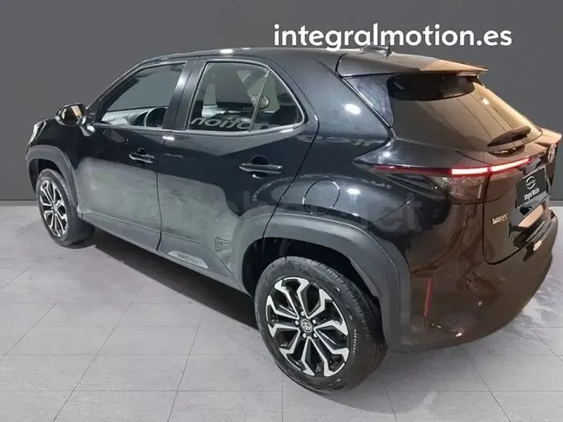 Usado Toyota Yaris Cross Active 116 CV (85 kW) 2024 Negro SUV