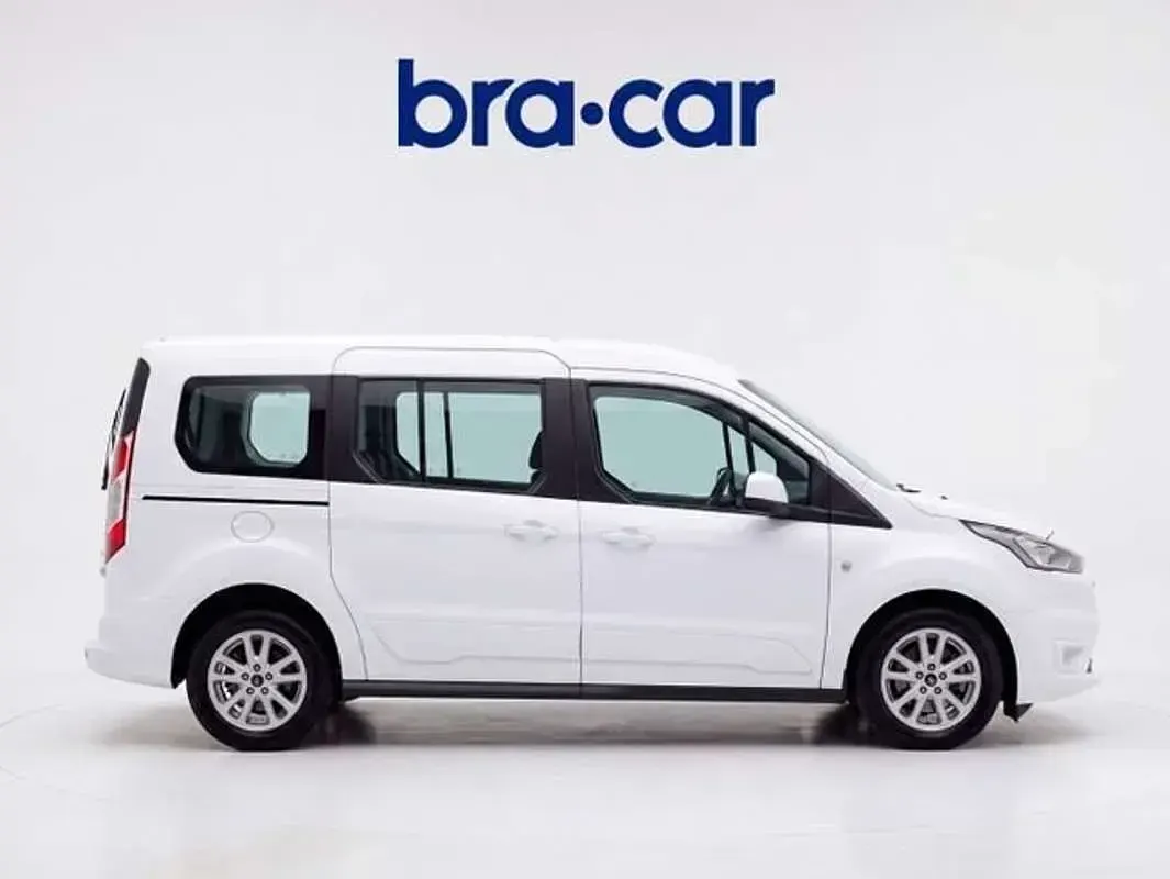 Usado Ford Tourneo Trend 120 CV (88 kW) 2021 Blanco Monovolumen