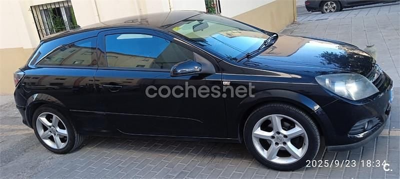 Negro Usado 2007 Opel Astra GTC Sport Berlina | 5000 € (Un poco caro) - Imagen 1/4