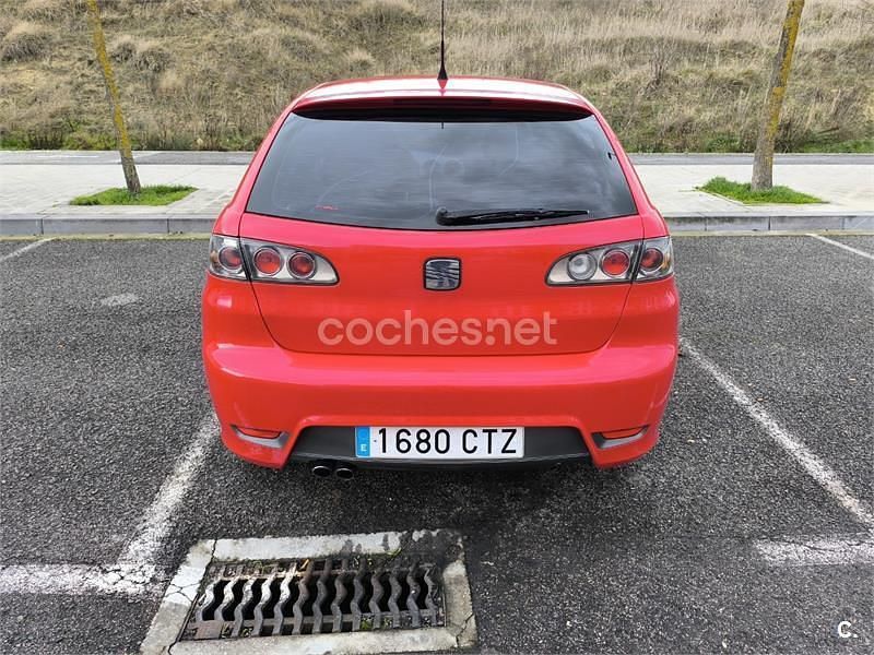 Usado Seat Ibiza FR 130 CV (95 kW) 2006 Rojo Berlina