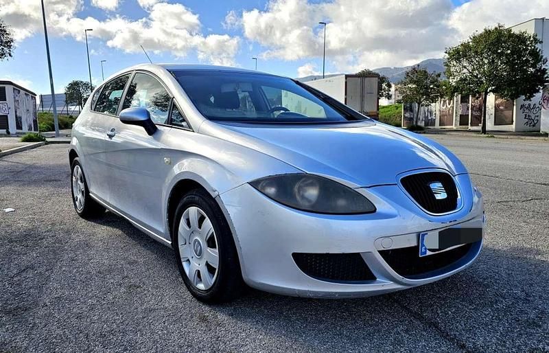 Usado Seat Leon 105 CV (77 kW) 2008 Gris Utilitario