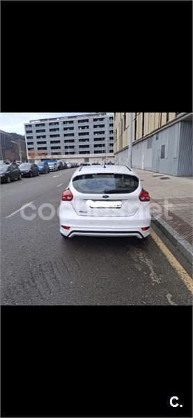Usado Ford Focus ST-Line 120 CV (88 kW) 2016 Blanco Berlina