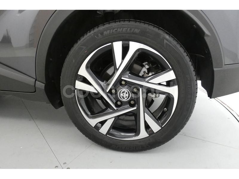 Usado Toyota C-HR Advance 122 CV (89 kW) 2023 Gris / plata SUV