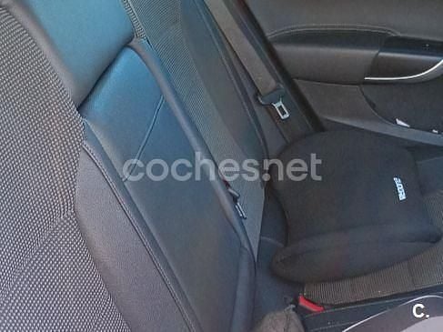 Usado Opel Insignia Sportive 160 CV (117 kW) 2013 Negro Familiar