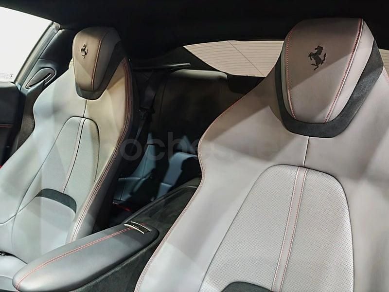 Usado Ferrari Roma 620 CV (456 kW) 2022 Gris / plata Descapotable