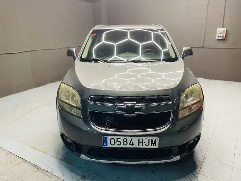 Usado Chevrolet Orlando LT 130 CV (95 kW) 2012 Gris / plata Monovolumen