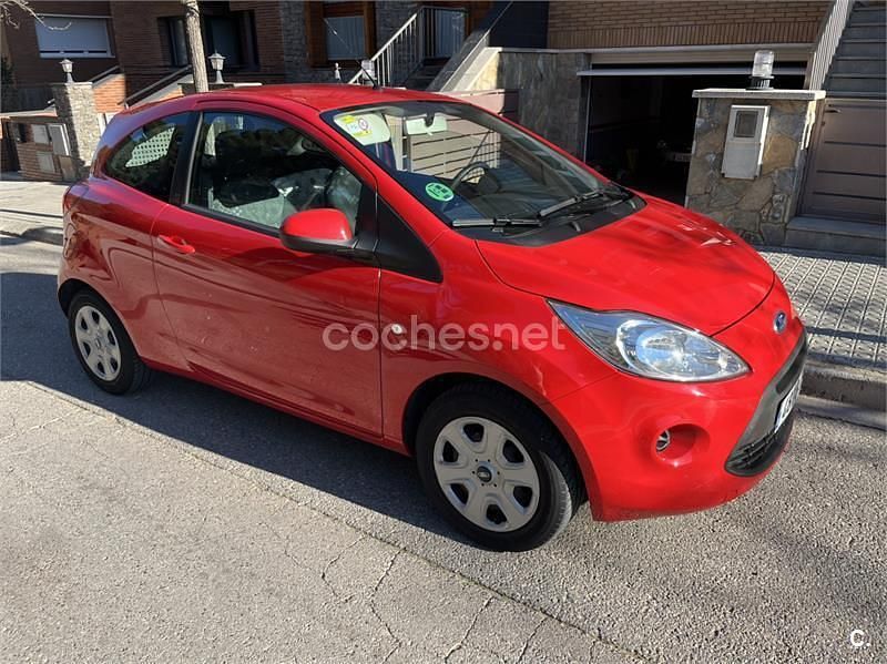 Usado Ford Ka Trend 69 CV (50 kW) 2015 Rojo Berlina