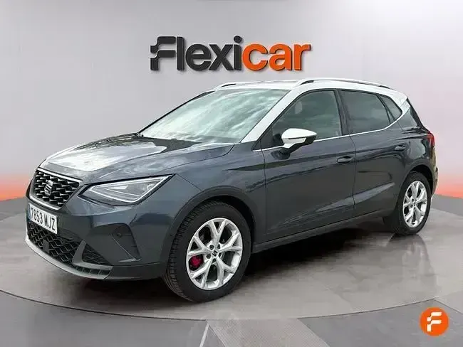 Usado Seat Arona FR 150 CV (110 kW) 2023 Gris SUV