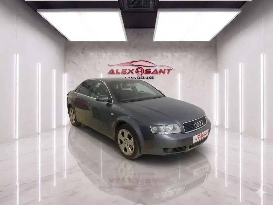 Usado Audi A4 131 CV (96 kW) 2004 Gris Berlina
