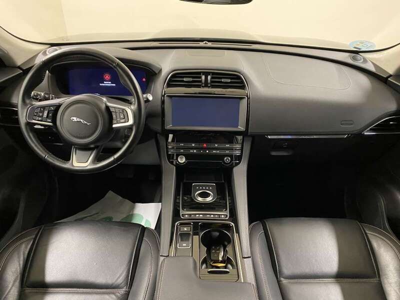 Usado Jaguar F-Pace Prestige 180 CV (132 kW) 2021 Gris SUV