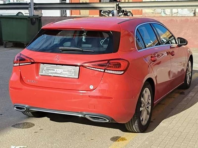 Usado Mercedes A180 116 CV (85 kW) 2019 Rojo Utilitario