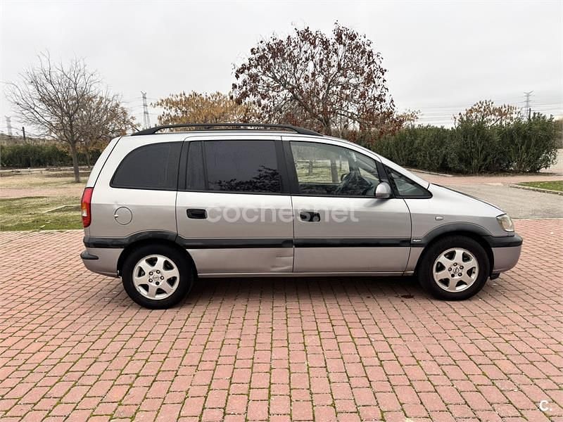 Usado Opel Zafira Elegance 125 CV (91 kW) 2001 Gris / plata Monovolumen
