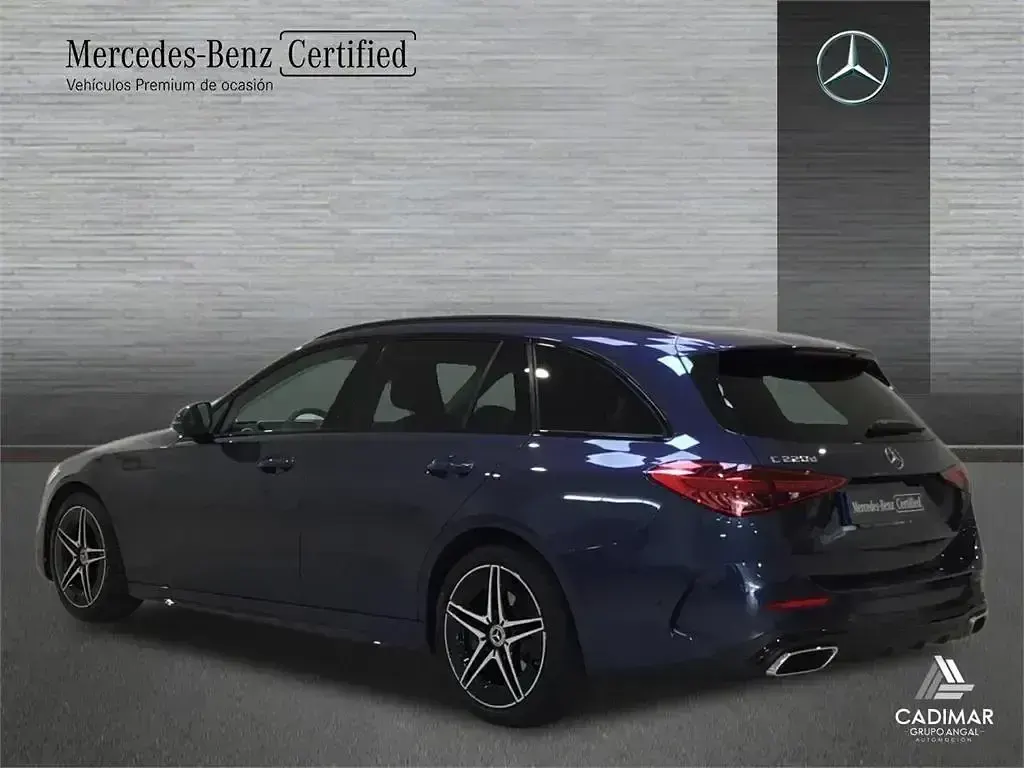 Usado Mercedes C220 AMG line 200 CV (147 kW) 2025 Azul sodalita Familiar
