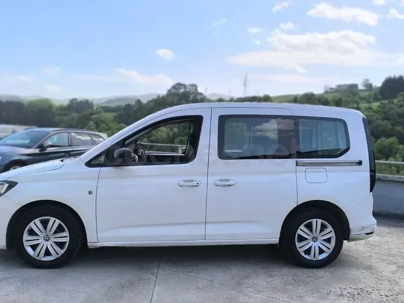 Usado VW Caddy 122 CV (89 kW) 2023 Blanco Monovolumen