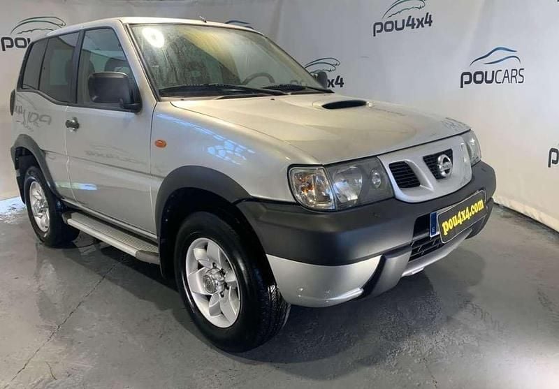 Usado Nissan Terrano Comfort 125 CV (91 kW) 2000 Gris SUV