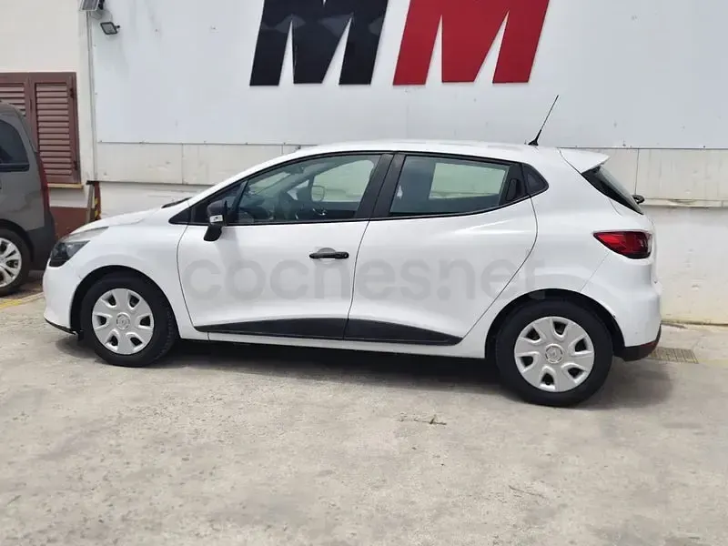 Usado Renault Clio IV Authentique 75 CV (55 kW) 2013 Blanco Berlina