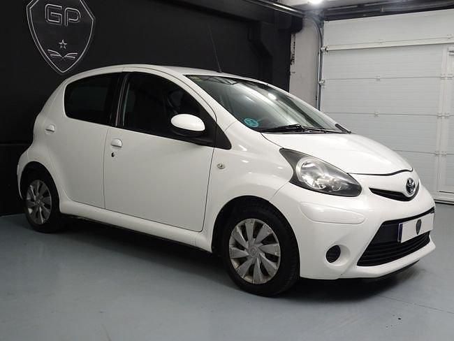 Usado Toyota Aygo Live 68 CV (50 kW) 2012 Blanco Utilitario