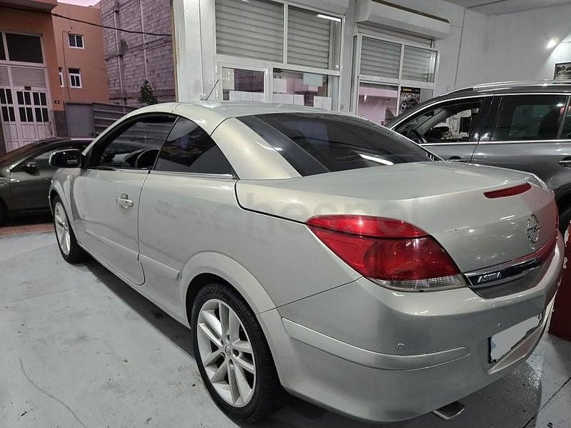 Usado Opel Astra Cabriolet Enjoy 140 CV (102 kW) 2007 Beige Descapotable