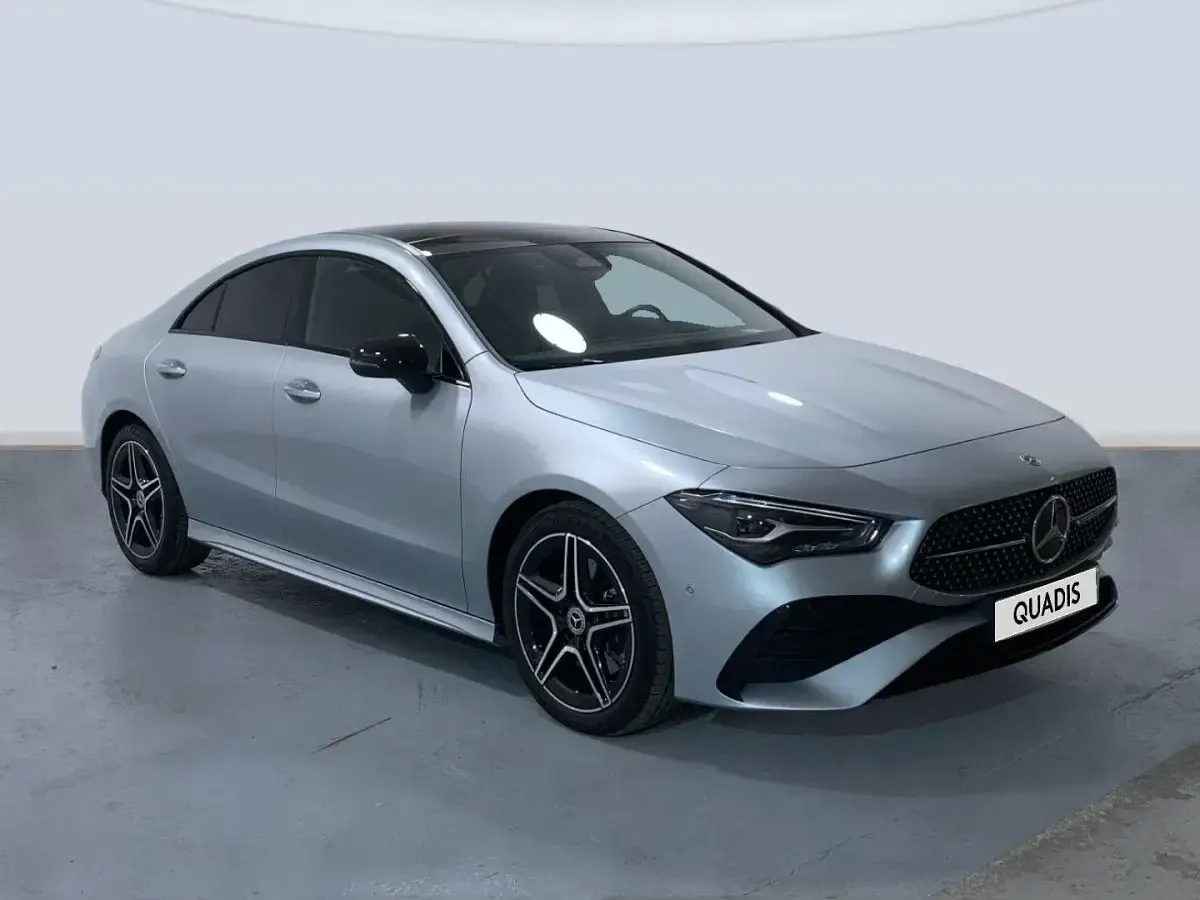 Usado Mercedes CLA220 190 CV (139 kW) 2025 Gris plata Berlina