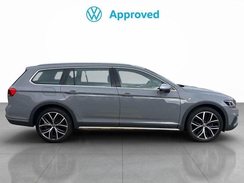 Usado VW Passat Alltrack 200 CV (147 kW) 2023 Gris / plata Familiar