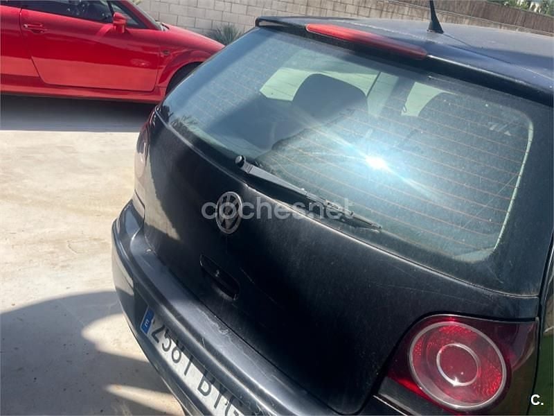 Usado VW Polo Trendline 75 CV (55 kW) 2002 Negro Berlina