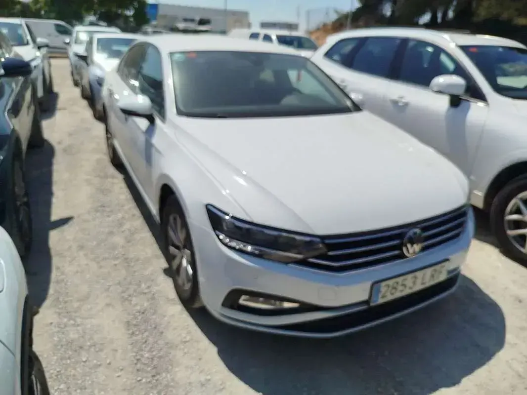Usado VW Passat Business 122 CV (89 kW) 2021 Blanco Berlina