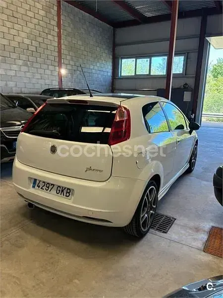 Usado Fiat Punto Racing 95 CV (69 kW) 2008 Blanco Utilitario