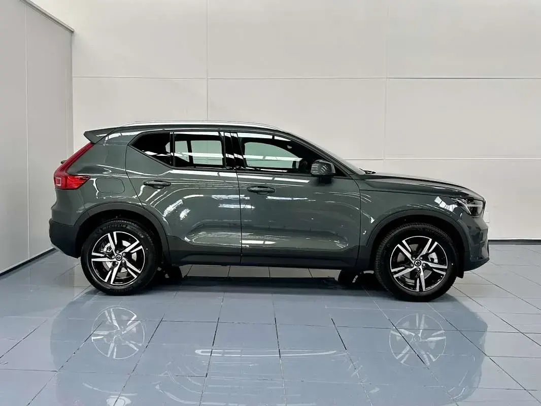 Nuevo Volvo XC40 Core 163 CV (119 kW) 2026 Verde SUV