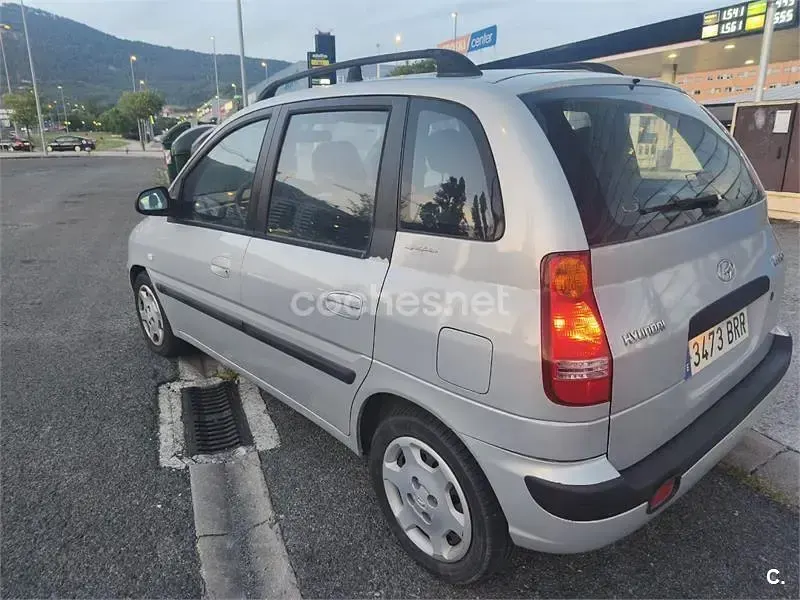 Usado Hyundai Matrix GLS 103 CV (75 kW) 2001 Gris / plata Monovolumen
