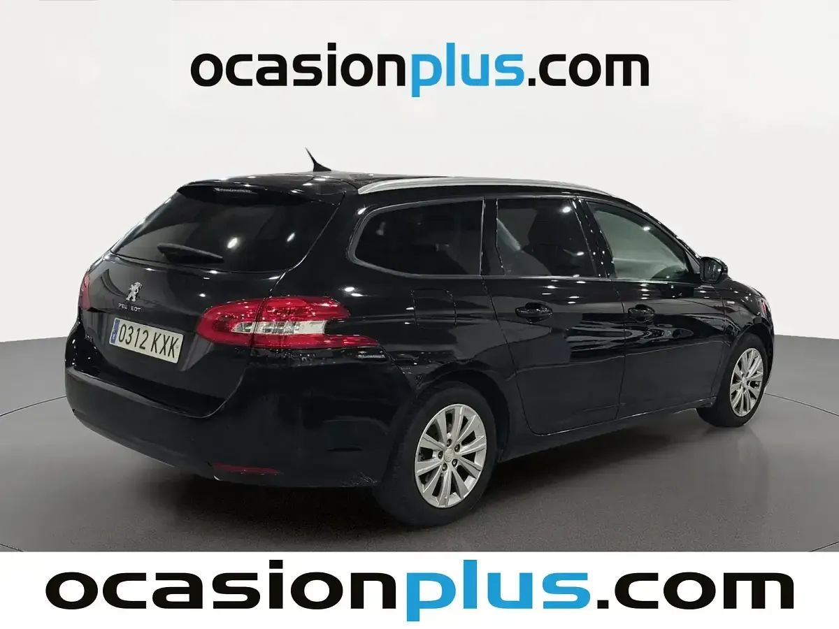 Usado Peugeot 308 Style 130 CV (95 kW) 2019 Negro Familiar